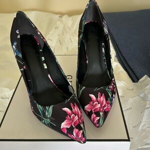 Guess Black multi  heels